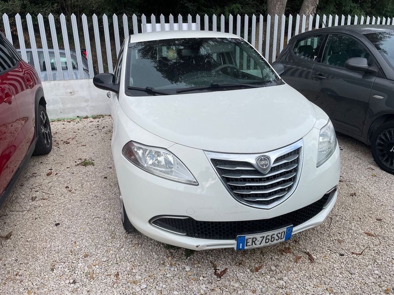 Lancia Ypsilon