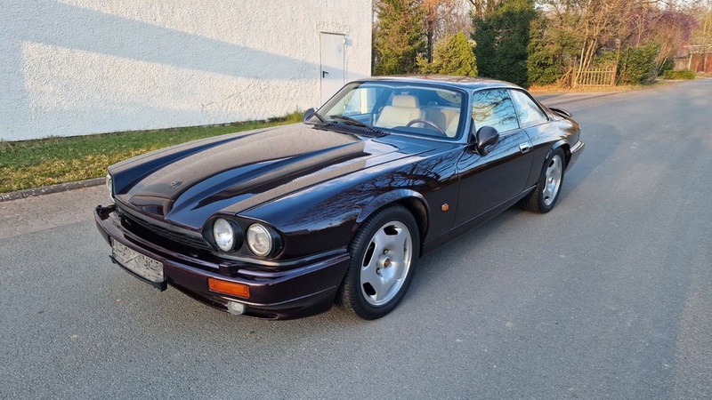 Jaguar XJR