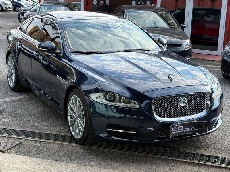 Jaguar XJ
