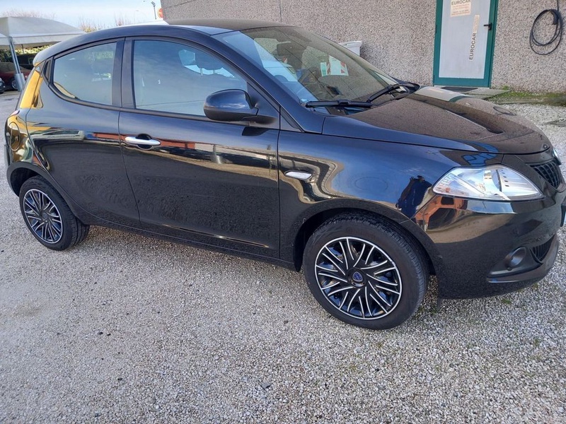 Lancia Ypsilon