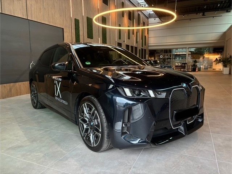 BMW iX
