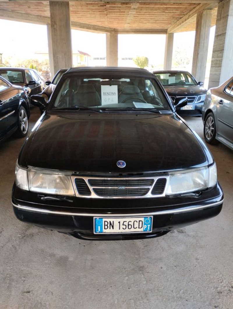 Saab 900