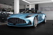Aston Martin DB12 2024