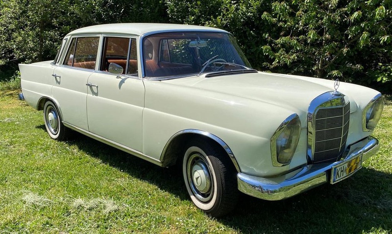 Mercedes-Benz 230