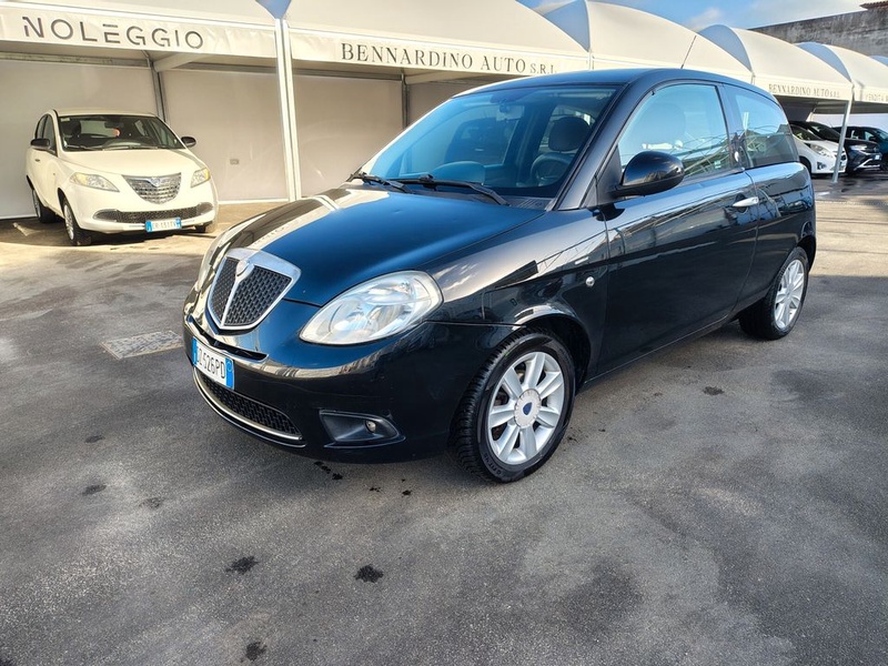 Lancia Ypsilon