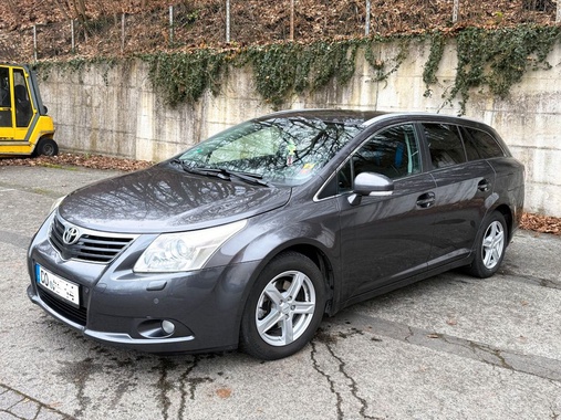 Toyota Avensis 2011