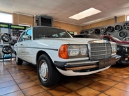 Mercedes-Benz 250 1983