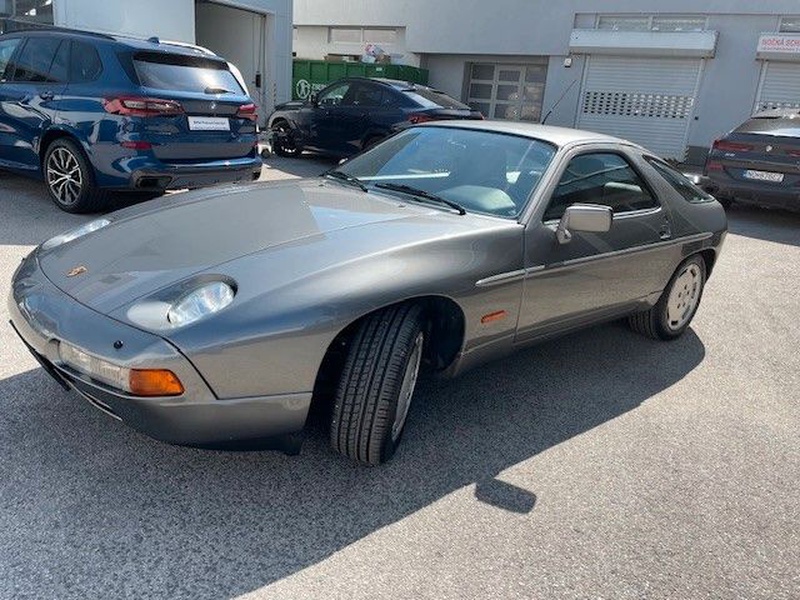 Porsche 928