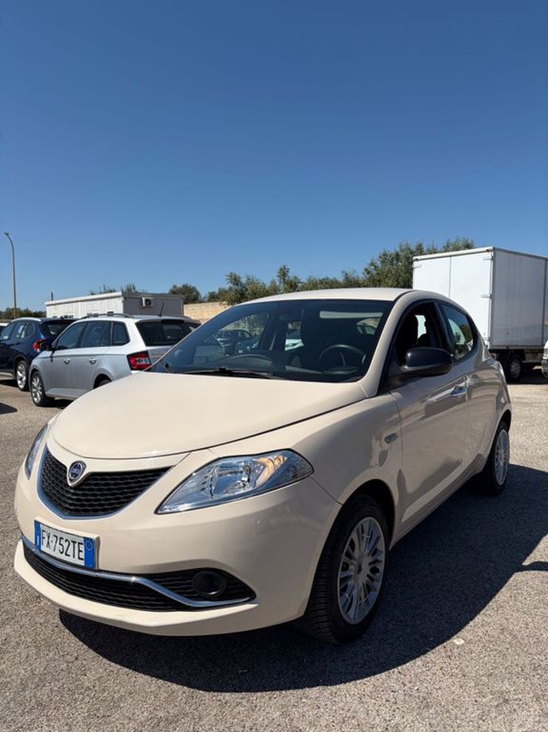 Lancia Ypsilon