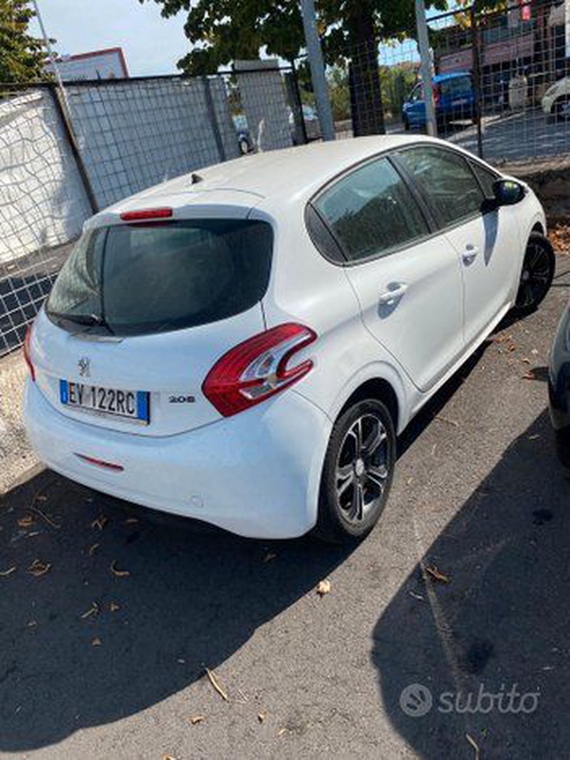 Peugeot 208