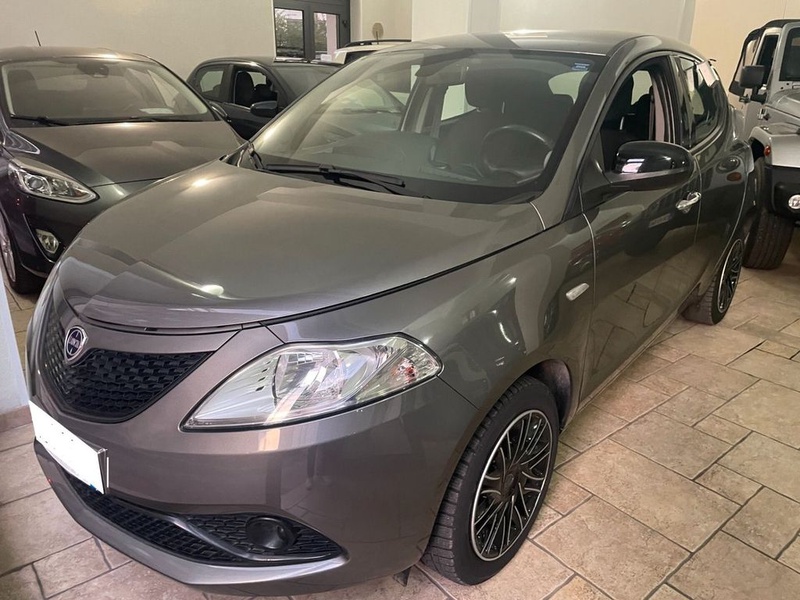Lancia Ypsilon