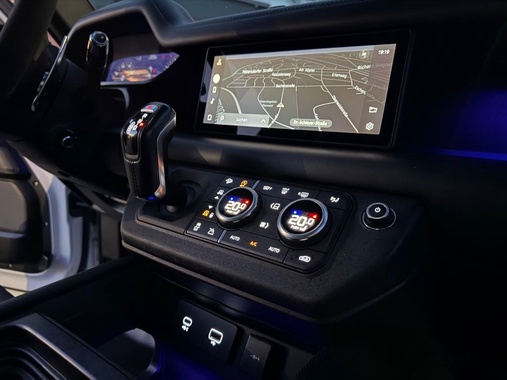 Land Rover Defender 2021