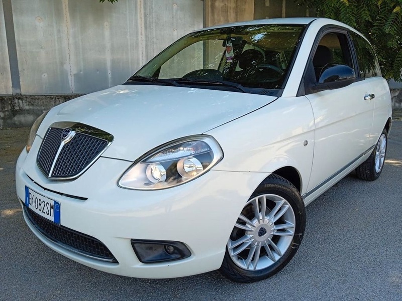Lancia Ypsilon