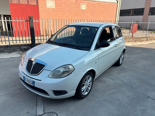 Lancia Ypsilon 2011