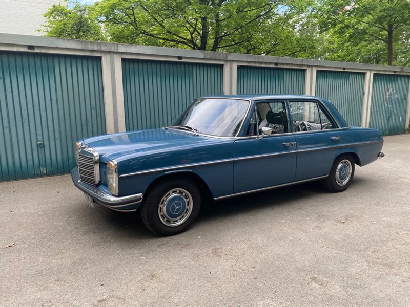 Mercedes-Benz 220