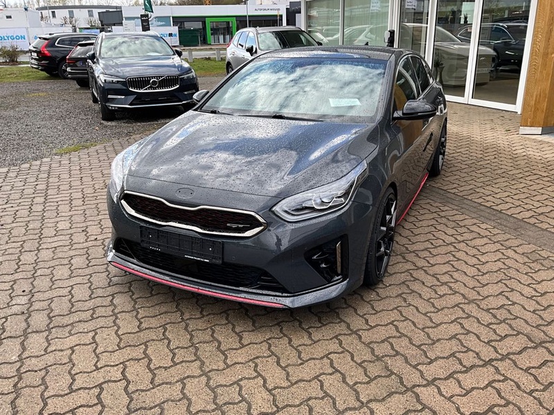 Kia pro cee'd / ProCeed