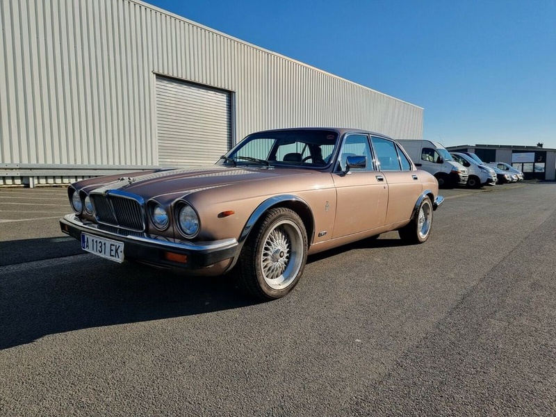 Jaguar XJ12