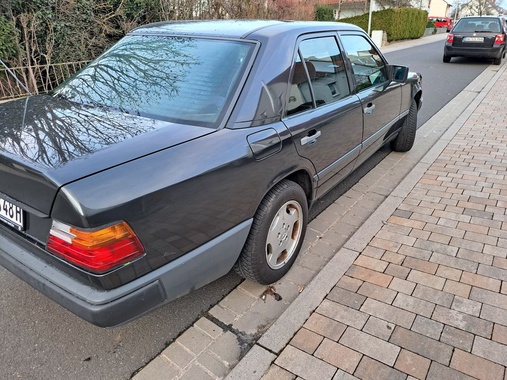Mercedes-Benz 200 1988