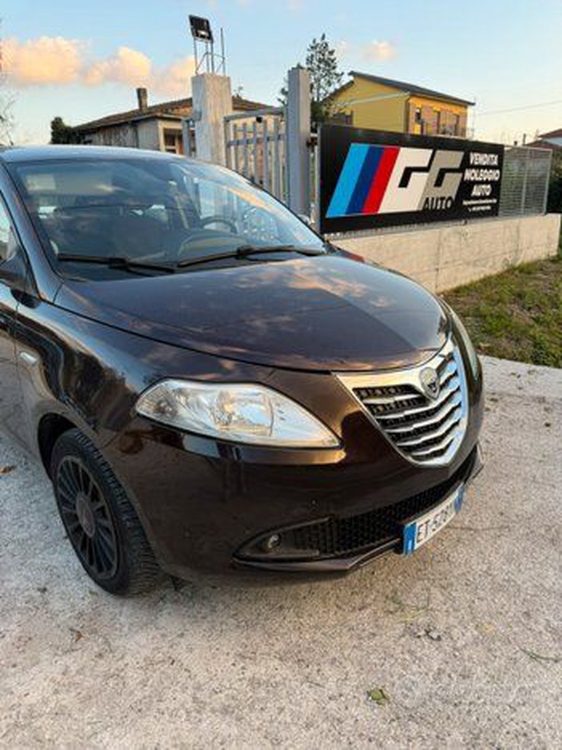 Lancia Ypsilon