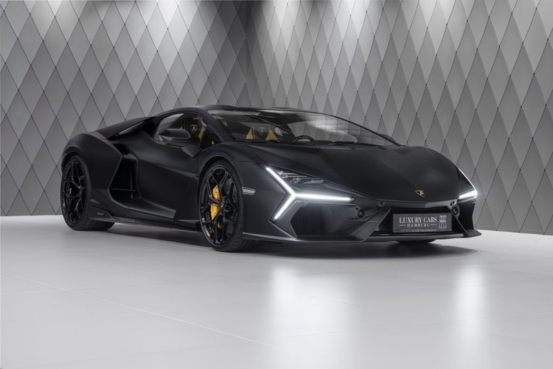 Lamborghini Revuelto