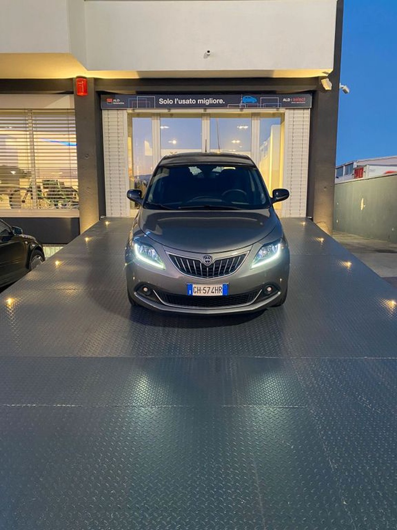 Lancia Ypsilon