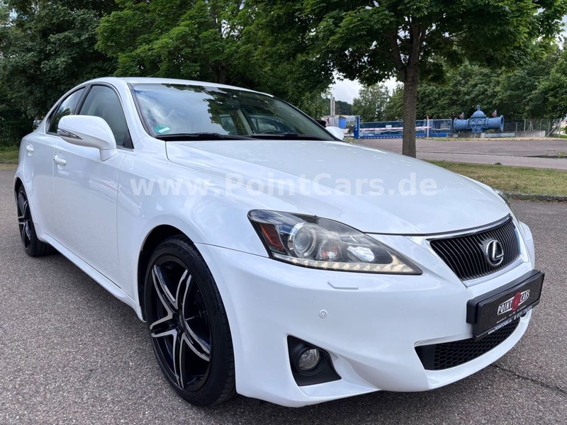 Lexus IS