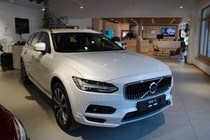 Volvo V90 2025