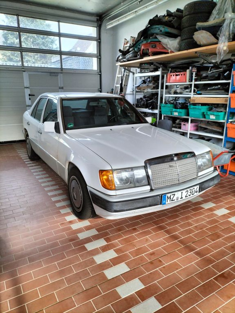 Mercedes-Benz 230