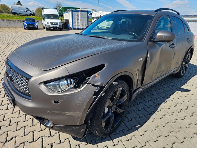 Infiniti QX70