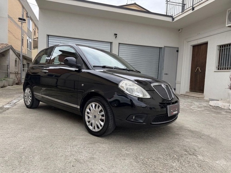 Lancia Ypsilon