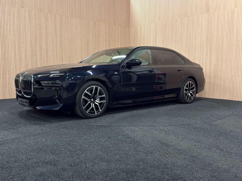 BMW i7