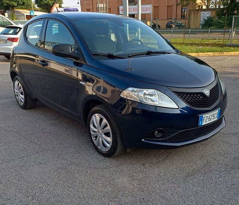 Lancia Ypsilon