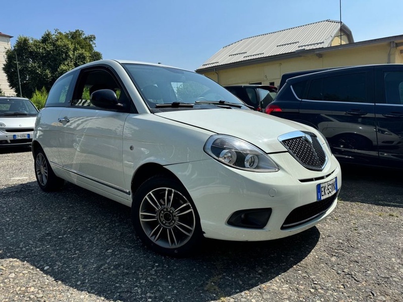 Lancia Ypsilon