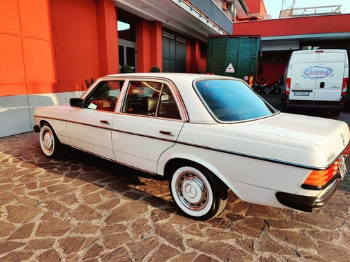 Mercedes-Benz 240 1980