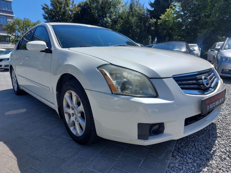 Nissan Maxima
