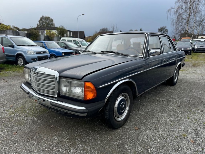 Mercedes-Benz 230