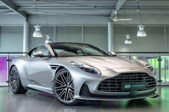 Aston Martin DB12 2024