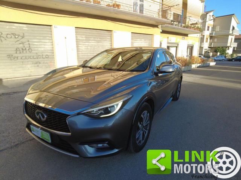 Infiniti Q30