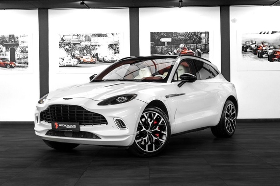 Aston Martin DBX 2021