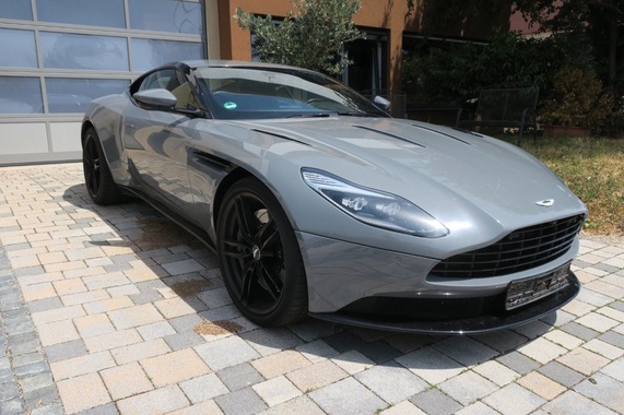 Aston Martin DB11 2016
