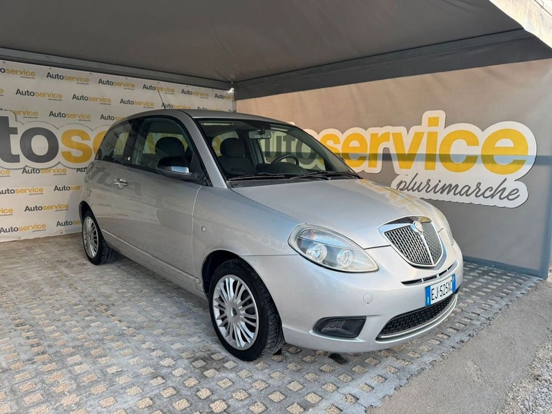 Lancia Ypsilon