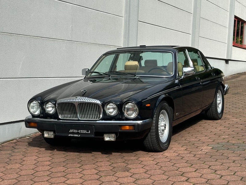 Jaguar XJ12