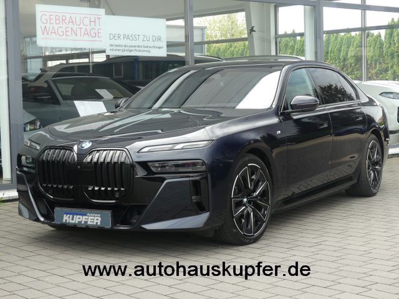 BMW i7