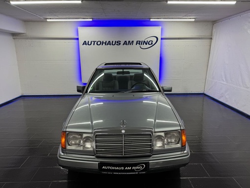 Mercedes-Benz 260 1990