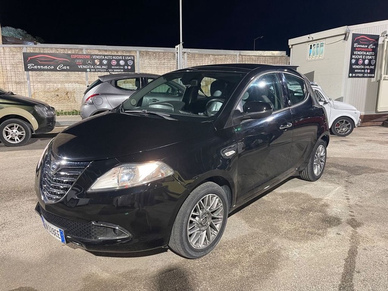 Lancia Ypsilon