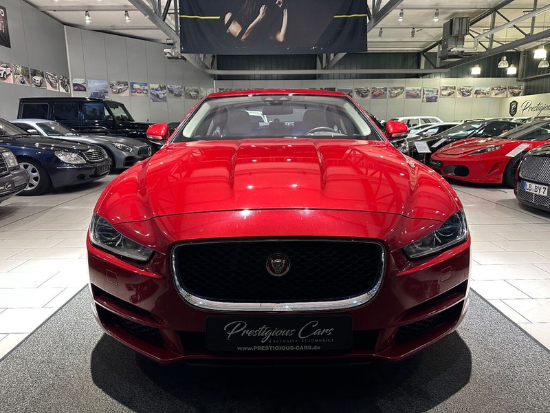 Jaguar XE