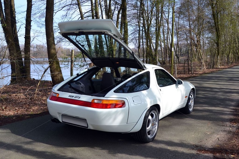Porsche 928