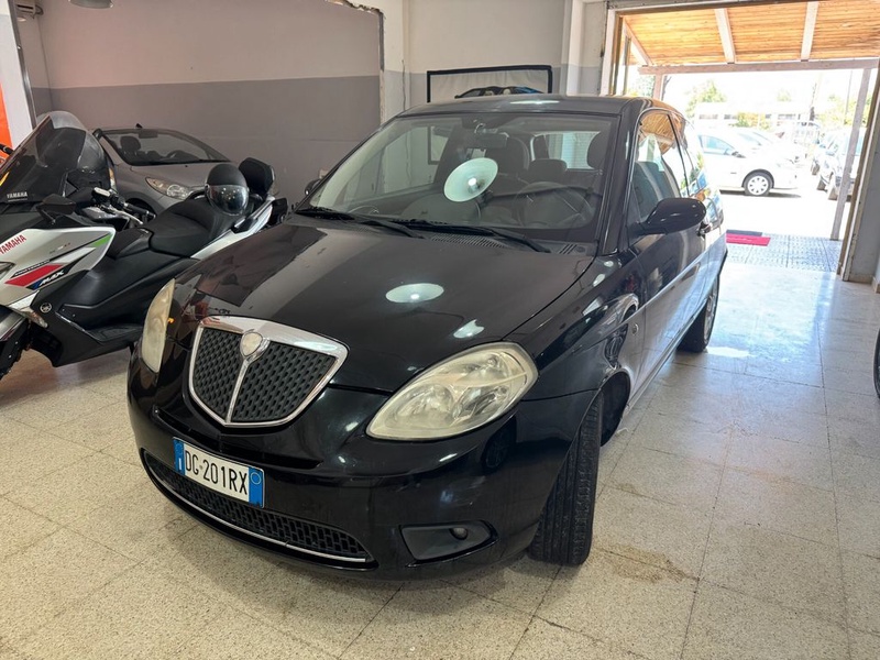 Lancia Ypsilon