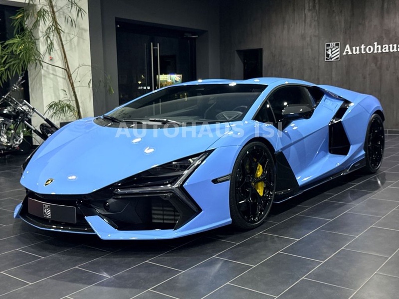 Lamborghini Revuelto