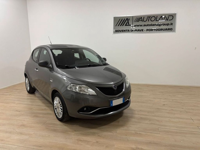 Lancia Ypsilon